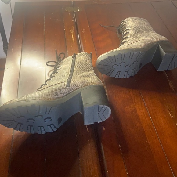 Super Cute Chunky Heeled Python Patterned Bootie! - Picture 5 of 7